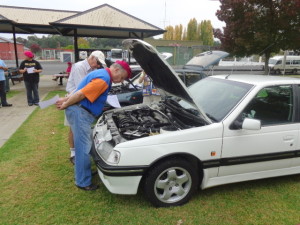 Judges Paul Pracy and Allan Horsley inspect Malcolm Muir's 405 Mi16.